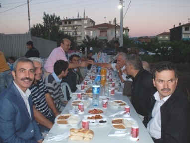 Alt�noval� iftar yeme�inde bulu�tu